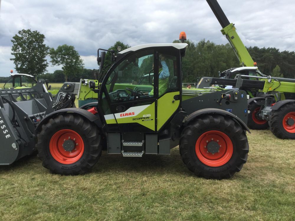 TELESCOPIQUE , claas 732 , scorpion , 7m , 3,2 t 